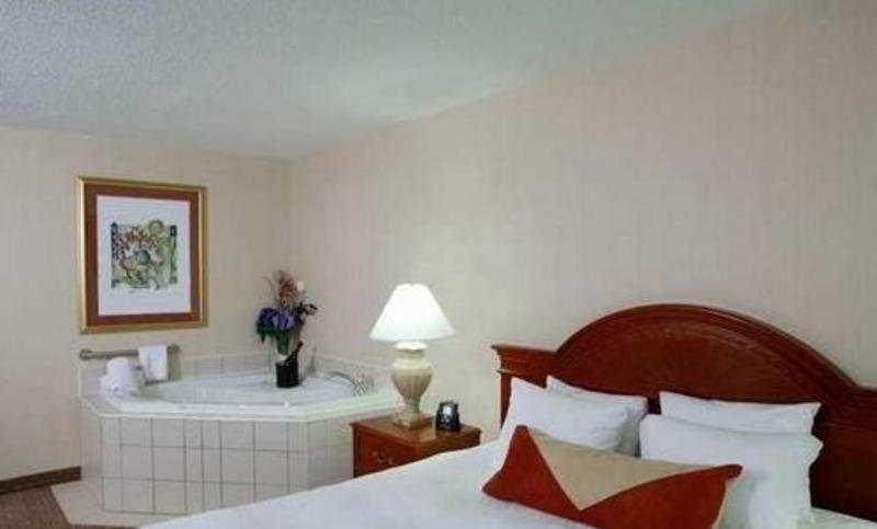 Hilton Garden Inn Toronto-אוקוויל חדר תמונה